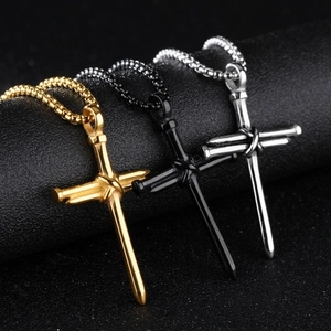 Pendentifs croix en acier titane pour hommes en or, noir et argent style punk