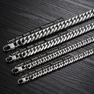Bracelets gourmette carrés en acier titane poli argenté en quatre tailles assorties