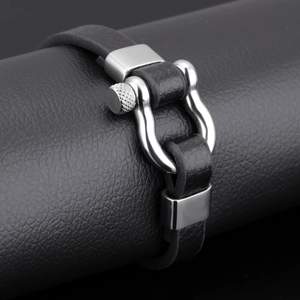 Unisex black leather bracelet with silver horseshoe D-ring buckle and textured finish