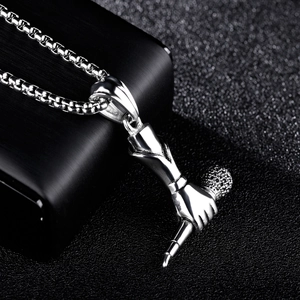 Collar con colgante de micrófono de mano punk plateado con cadena box para estilo hip-hop