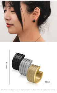 Détail de boucles d'oreilles 13mm en acier inoxydable mat, noires, argent et dorées