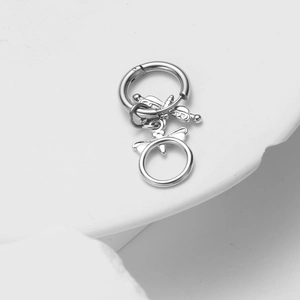 Pendentif libellule poli en acier inoxydable avec boucle à ressort sur support