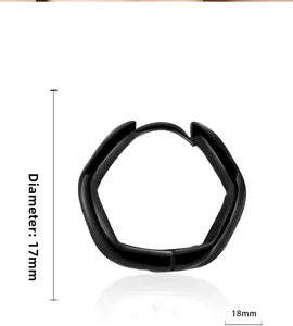 Détail d'une créole en acier titane noir avec dimensions de 17 mm sur 18 mm