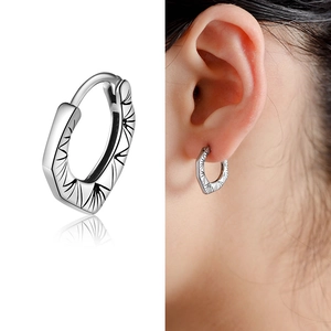 Boucle d'Oreille Huggie en Acier Titane Vintage Hip Hop pour Unisexe Motif Géométrique Croix Minimaliste Punk Bijoux Argent