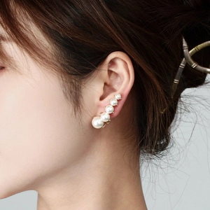 Boucles d'oreilles grimpantes perles dorées motif épi de blé pour un look de soirée chic
