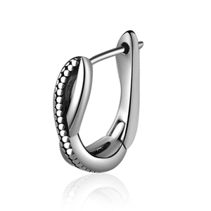 Boucle d'oreille en U rétro hip-hop en acier inoxydable avec texture à points embossés