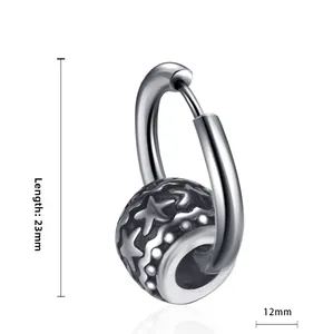 Vue détaillée de la boucle d'oreille vintage indiquant 23 mm de long et 12 mm de large