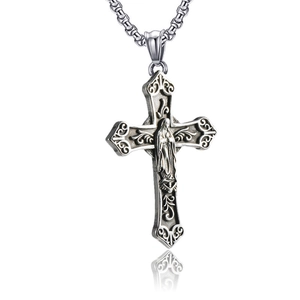 Collier avec pendentif croix ajourée et relief de la Vierge Marie en acier argenté