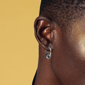 Boucle d'oreille créole vintage hip-hop en acier argenté avec pendentif noir