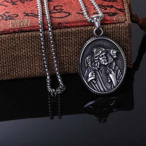 Retro stainless steel warrior necklace with embossed pendant and metal box chain