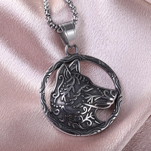 Collier avec pendentif rond tête de loup viking nordique en acier inoxydable de style rétro