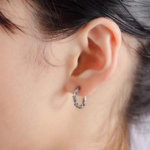 Retro hip hop thorn pattern stainless steel hoop earring for a minimalist creative look