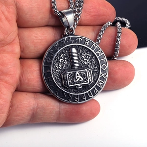 Retro stainless steel Thor's Hammer Mjolnir pendant necklace with ancient Viking runes