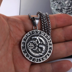 Collana vichinga vintage con ciondolo a rune tonde e antico serpente mitologico