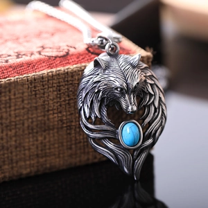 Collier Pendentif Tête de Loup en Acier Inoxydable Rétro Hip Hop Punk Viking Collier de Guerrier pour Hommes Bijoux Argent Antique