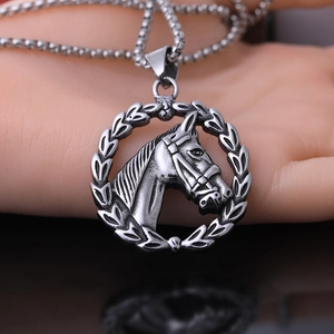 Collana vintage in acciaio inossidabile con pendente testa di cavallo e catena box