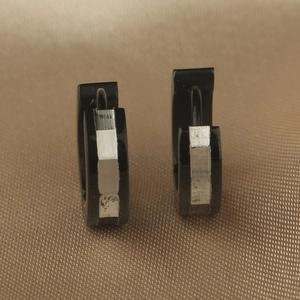 Boucles d'oreilles mixtes en acier inoxydable avec revêtement noir et détails argentés