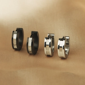 Boucles d'oreilles créoles en acier inoxydable noir et argent au fini brossé chic