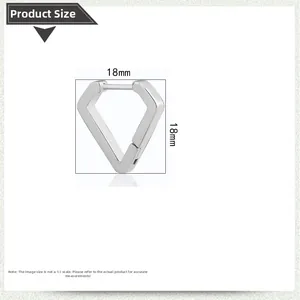 Détail des boucles d'oreilles triangulaires en acier avec les dimensions de taille 18mm