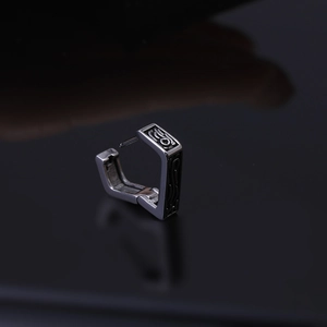 Boucles d'oreilles créoles triangle vintage en acier inoxydable avec motif gravé