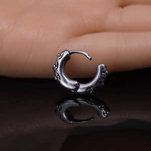 Orecchini a Cerchio Huggie in Acciaio Inossidabile Argento Antico con Stella Sole Croce Gioielli Streetwear Gothic Punk Uomo Donna