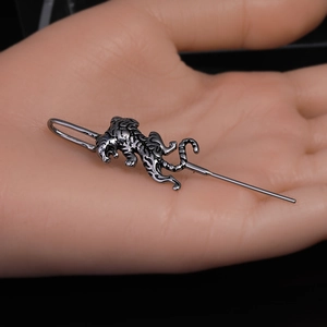 Tiger shaped stainless steel ear cuff punk jewelry with antique silver finish on palm