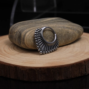 Boucles d'Oreilles Créoles Clicker en Acier Inoxydable Ethnique Vintage Forme d'Éventail Tribal pour Hommes Femmes Bijoux Punk