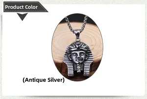 Détail du collier pendentif pharaon en argent antique avec design de masque égyptien gravé