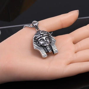 Pendentif Sphinx égyptien Pharaon en acier inoxydable avec une chaîne boîte robuste
