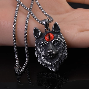 Collier avec pendentif tête de loup en acier inoxydable vintage et yeux rouges