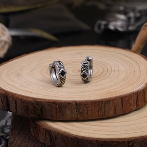 Retro stainless steel hoop earrings with celtic knot texture and black stone inlay