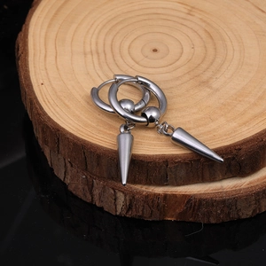 Boucles d'oreilles créoles en acier inoxydable avec pendentif pointe style punk