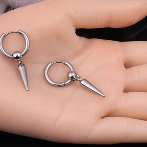 Boucles d'oreilles créoles punk en acier inoxydable avec pendentifs cônes