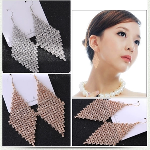Longues boucles d'oreilles losanges géométriques avec pavé de cristaux en argent et doré