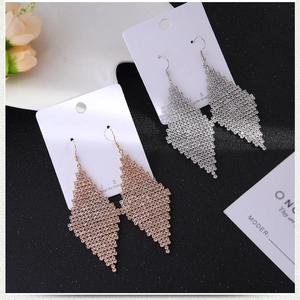 Boucles d'oreilles losanges serties de diamants en finitions argent et or rose