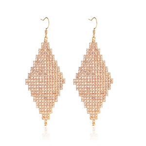 Boucles d'oreilles losange en or rose avec strass étincelants pour tenue de soirée