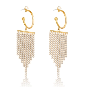 Boucles d'oreilles pendantes à pampilles dorées avec plusieurs rangées de strass brillants