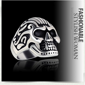 Macro detail of retro skull ring with vintage silver finish and side scroll carvings
