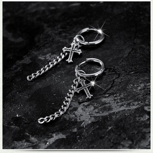 Boucles d'oreilles créoles en acier inoxydable argenté avec pendentif croix et chaîne
