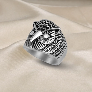 Vintage silver owl ring in stainless steel with detailed feather texture and antique finish
