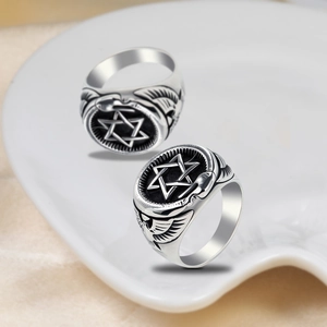 Anello uomo retrò in acciaio inossidabile con esagramma e rilievo ala d'aquila punk