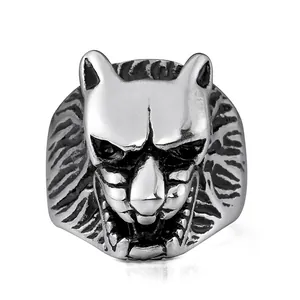 Retro punk wolf head ring in vintage silver finish made of durable stainless steel