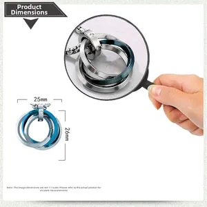Détail du pendentif à trois anneaux imbriqués avec accents bleus et échelle de 25mm