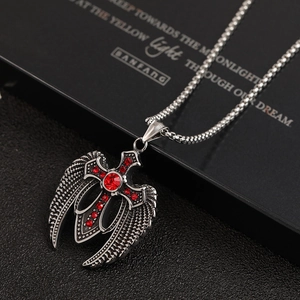 Collier croix épée ailée gothique en acier rétro avec pierres de zircon rouge