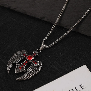Pendentif décapsuleur croix ailes gothiques avec cristal rouge sur chaîne