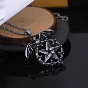 Gothic bat pentagram pendant necklace in vintage silver steel for men's fashion jewelry