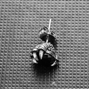 Gothic punk dragon claw stud earring with black gemstone in vintage stainless steel finish