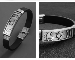 Détail macro du bracelet silicone pour hommes avec étoile de David et lune en acier inoxydable