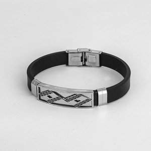 Bracciale da uomo in gomma nera e acciaio inossidabile con motivo a greca inciso