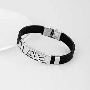 Bracciale in silicone nero con piastra Love traforata in acciaio inox per uomo